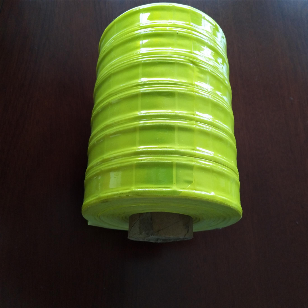 超聲波反光帶復(fù)合分條機(jī)HD-0645 超聲波反光帶復(fù)合分條機(jī)HD-0645