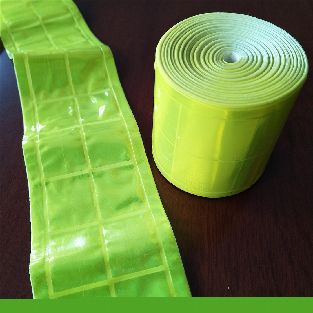 超聲波反光帶復(fù)合分條機(jī)HD-0645 超聲波反光帶復(fù)合分條機(jī)HD-0645