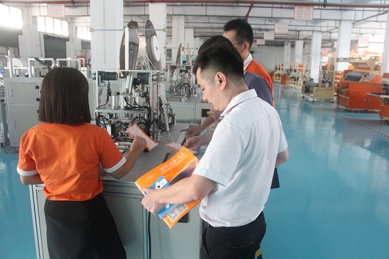 <a href='http://www.aolans.com/xingyezixun/882.html' target='1' style='font-size:14px; font-weight:bold; color:#ff0000;'>杯型口罩機</a>